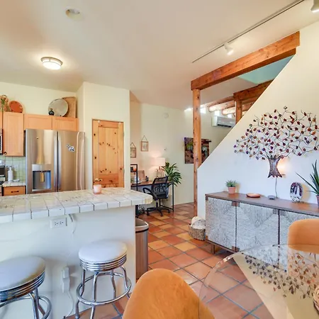 Holiday home Bright ~ Half-mi To Meow Wolf!