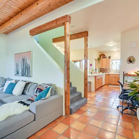 Holiday home Bright ~ Half-mi To Meow Wolf!